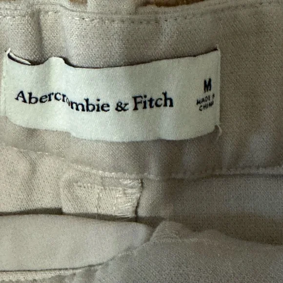 Abercrombie and Fitch Women's Beige High-Waisted Tailored Shorts NWT - Picture 5 of 6